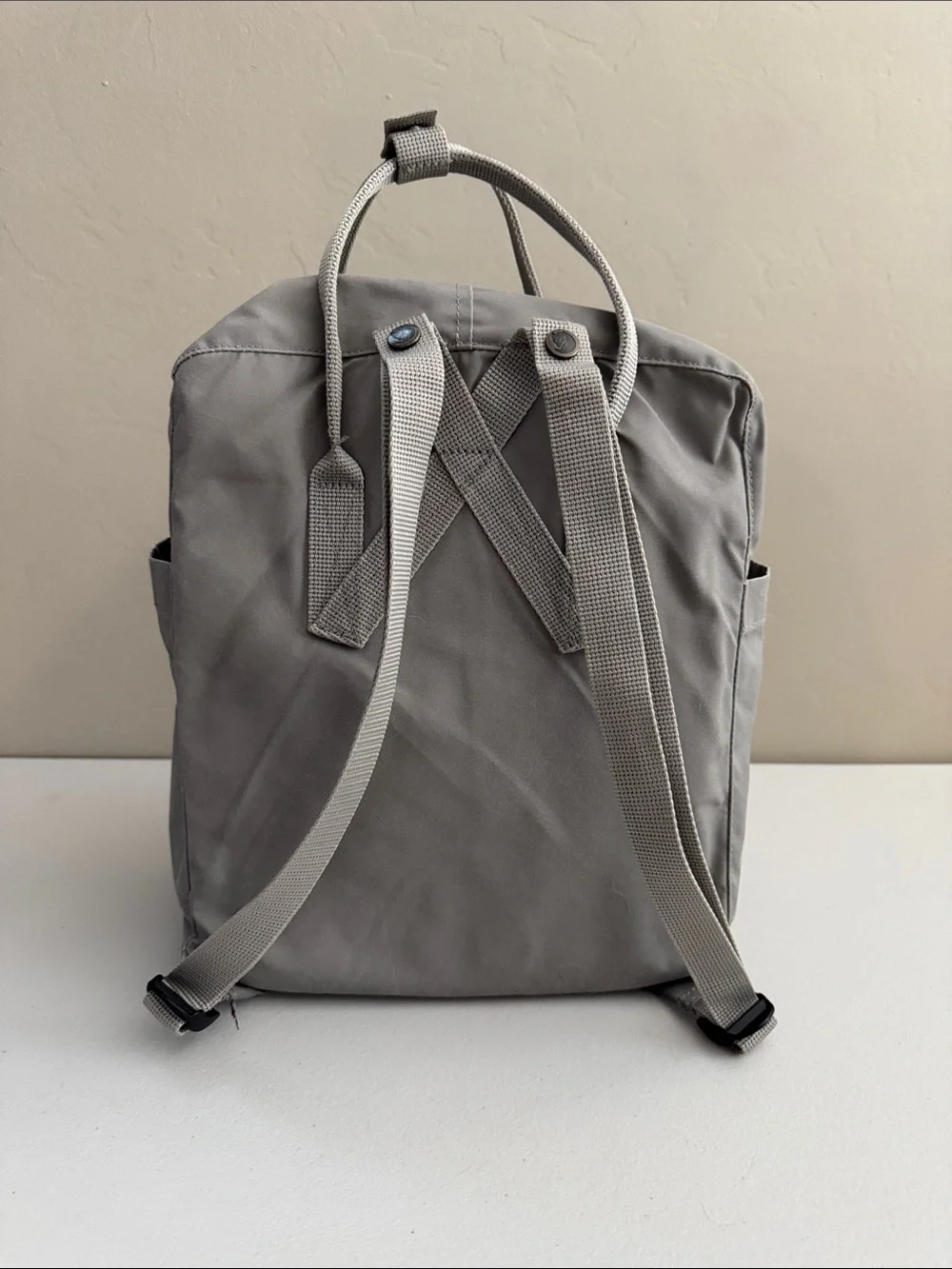 Fjallraven Kånken Backpack - Gray with Red Logo